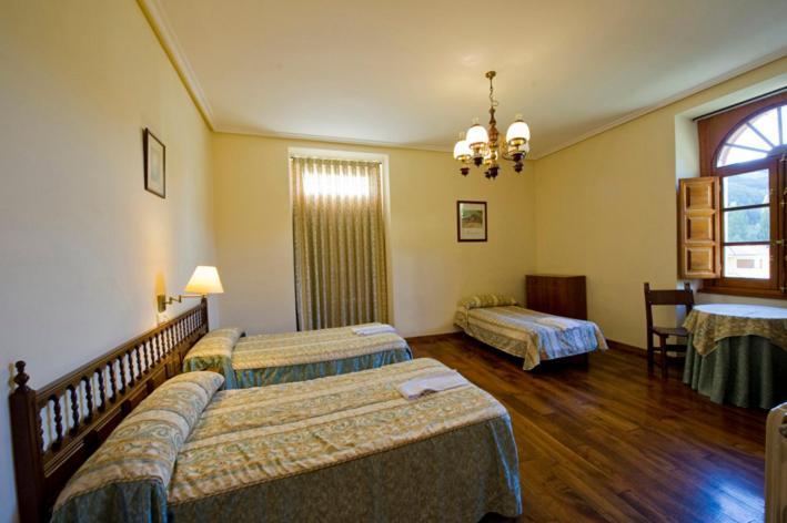 Hotel Restaurante La Casilla Cangas De Narcea Δωμάτιο φωτογραφία
