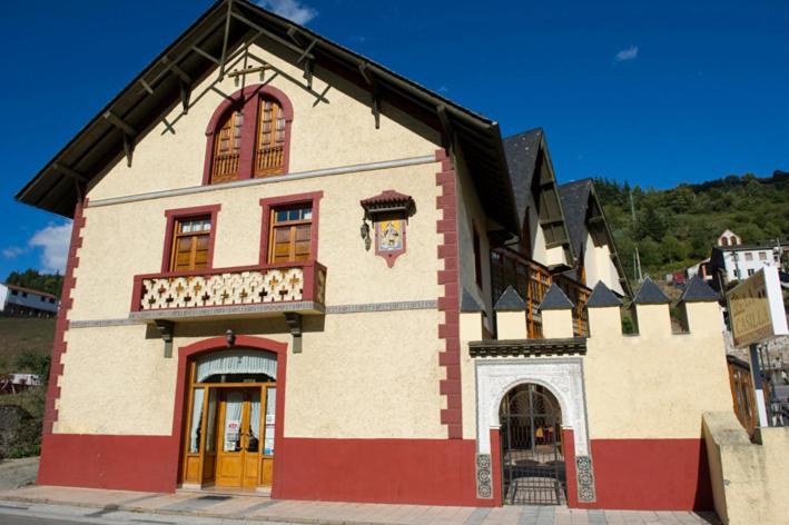 Hotel Restaurante La Casilla Cangas De Narcea Εξωτερικό φωτογραφία
