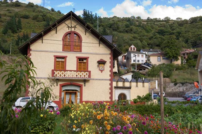 Hotel Restaurante La Casilla Cangas De Narcea Εξωτερικό φωτογραφία